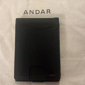 Andar - The Apollo in black